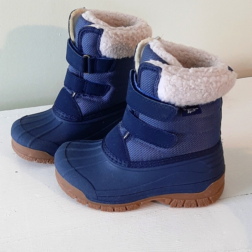 Snow boots